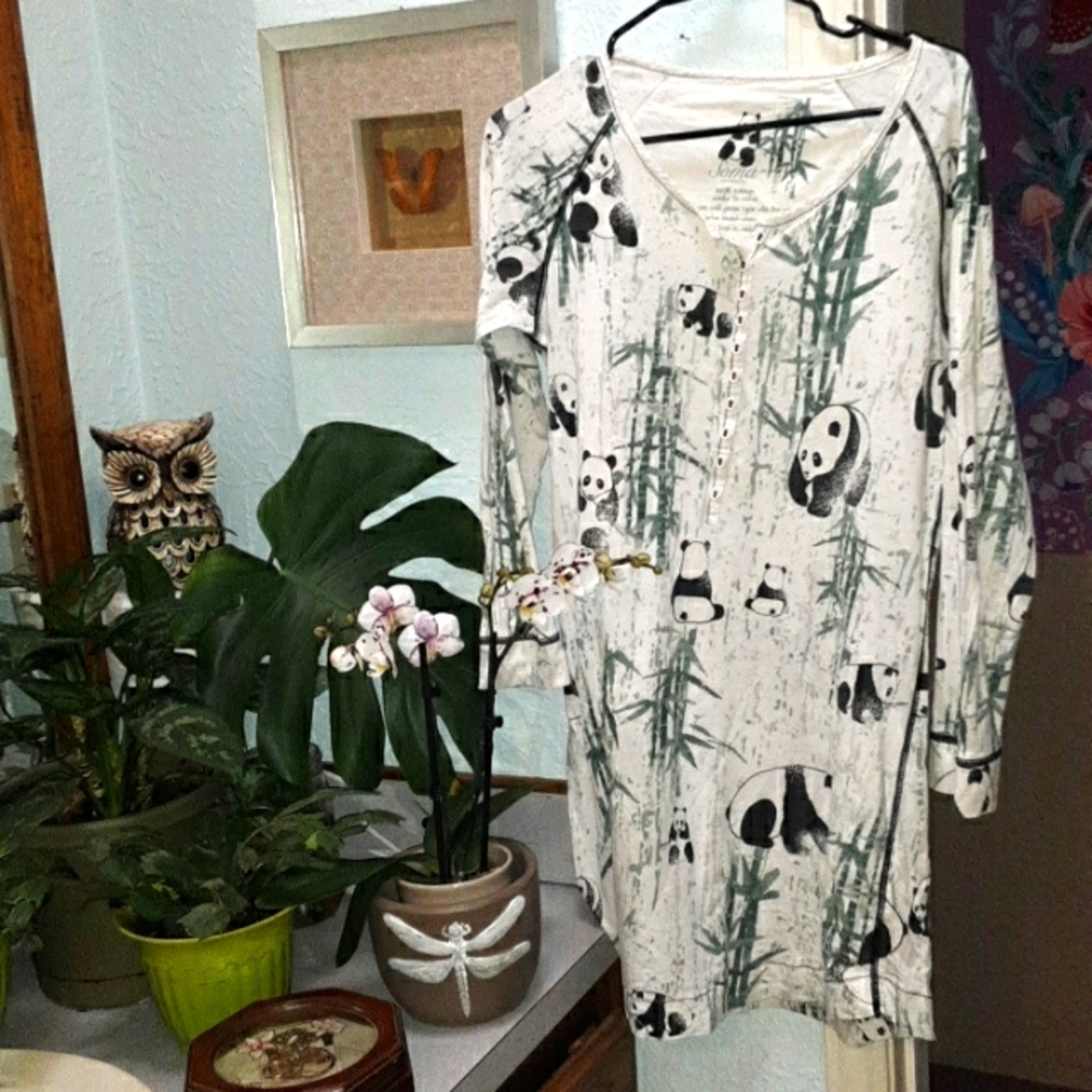 Panda bear and bamboo top by Soma intimates....womens m excellent condition 😍🐼
